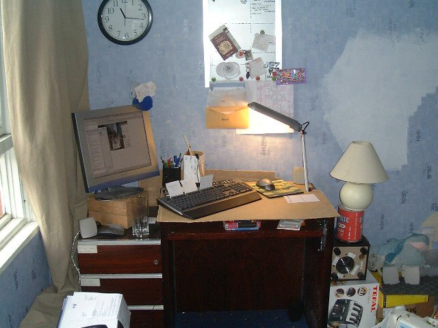 ./desk2006-05-10.jpg