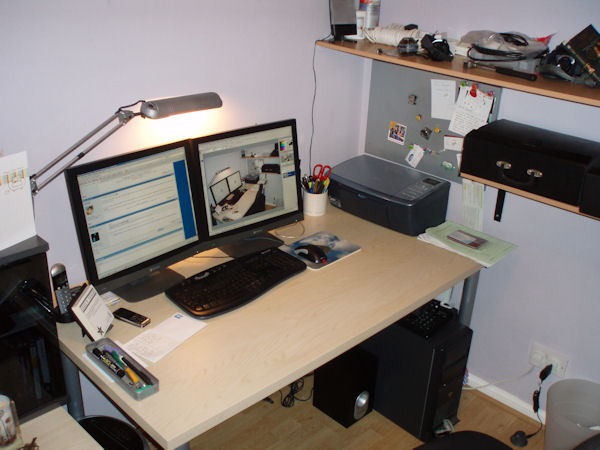 ./desk2008-08-16.jpg